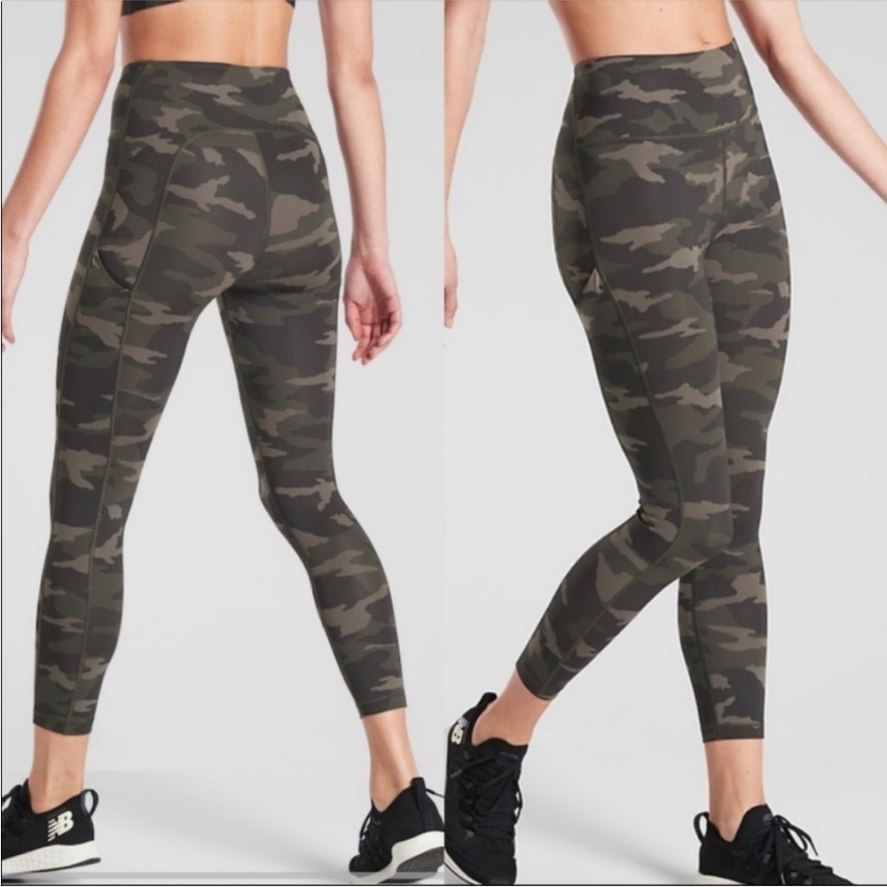 ATHLETA Ultimate Camo 7/8 Tight Leggings Olive Stash Pockets Active Size Small